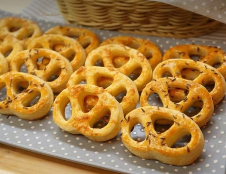 Covrigei cu cascaval sau chimen