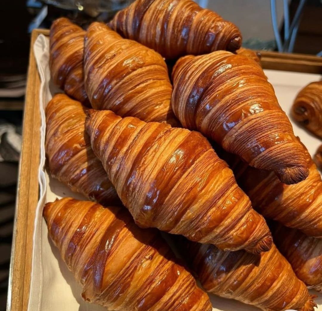 Croissant cu unt