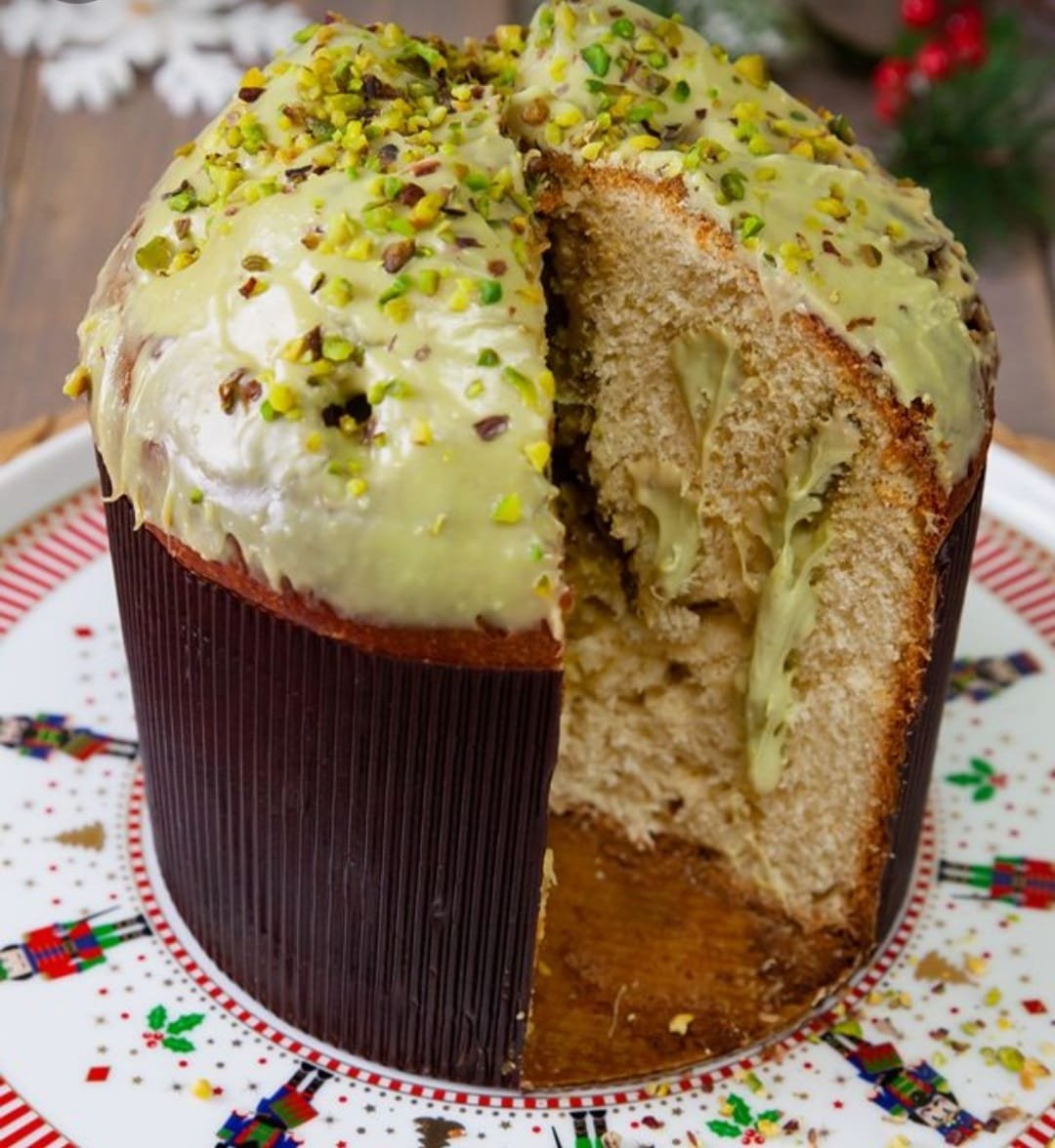 Panettone cu crema de fistic
