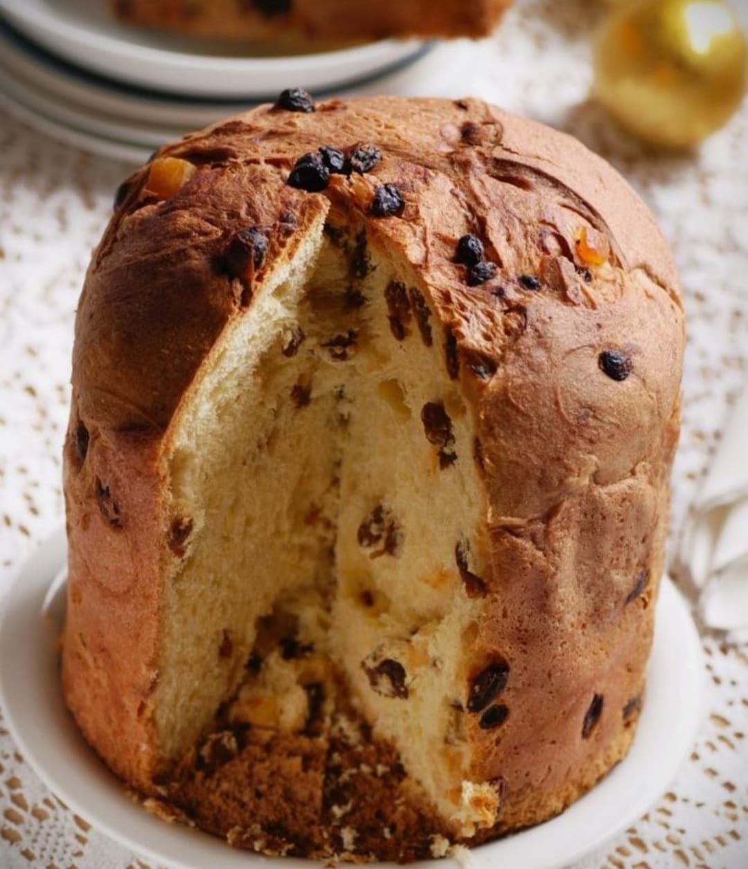 Panettone cu fructe confiate sau cu bucăți de ciocolata